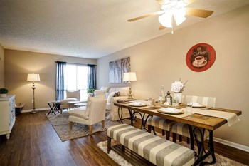 Pine Crossing Apartments Living Room and Dining Room - Photo Gallery 4