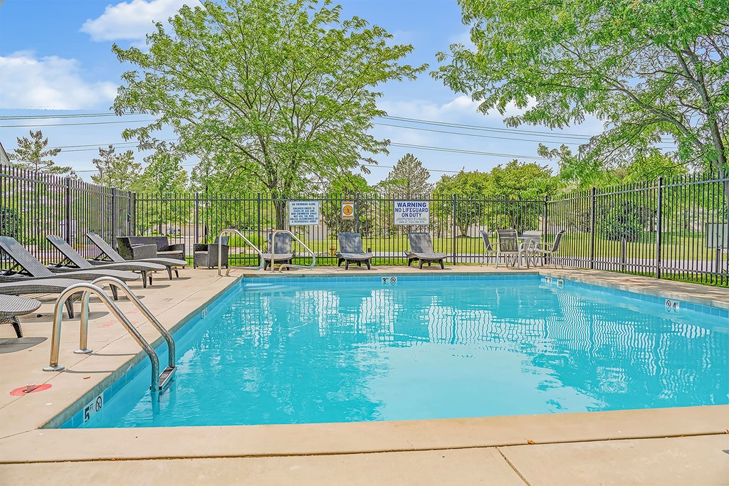 Brixin Franklin Apartments & Townhomes Outdoor Pool