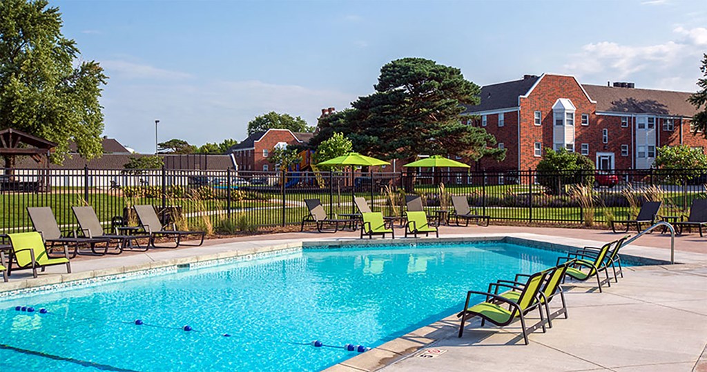 Element at Valley West _ Outdoor Swimming Pool