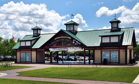 A building with a green roof and a sign that says "Washington Park".