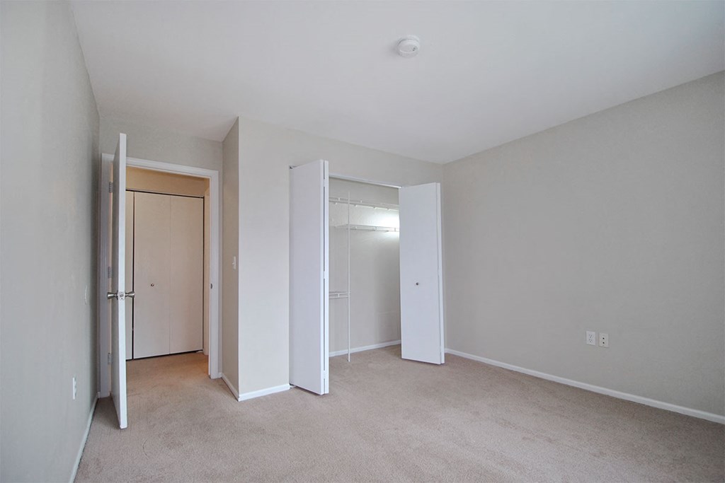 the lakes of holland apartments bedroom