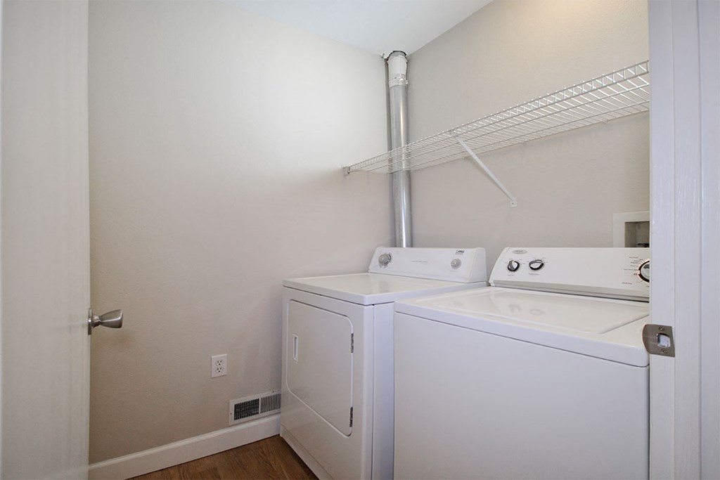 the lakes of holland apartments washer and dryer