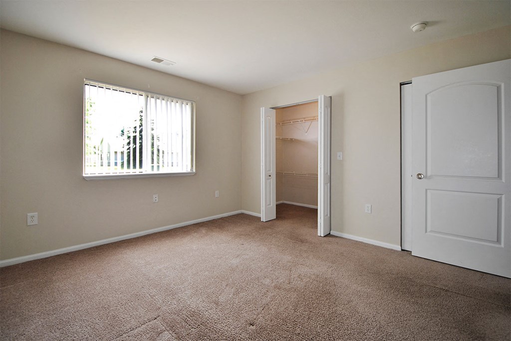 the lakes of holland apartments bedroom