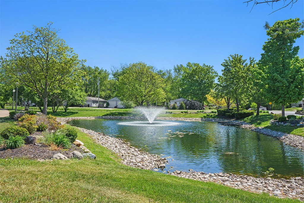 the lakes of holland apartments fountain