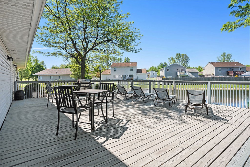 the lakes of holland apartments lounge deck