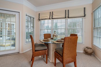 the orchard apartments dining area - Photo Gallery 3