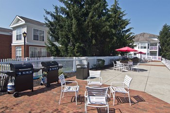 the orchard apartments outdoor grill area - Photo Gallery 32