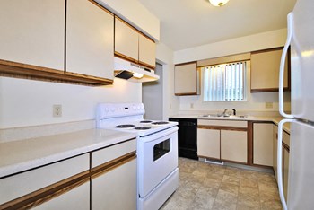 the view apartment and townhomes kitchen - Photo Gallery 22