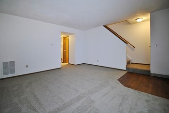 the vista apartments and townhomes living room - Photo Gallery 9