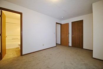 the vista apartments and townhomes bedroom - Photo Gallery 8
