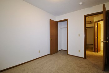 the vista apartments and townhomes bedroom - Photo Gallery 10