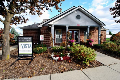 the vista apartments and townhomes leasing office