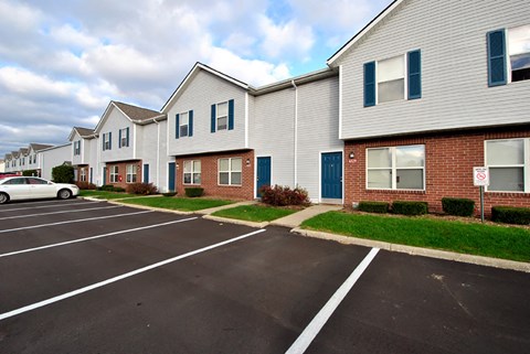 the vista apartments and townhomes parking lot