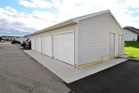 the vista apartments and townhomes garage spaces