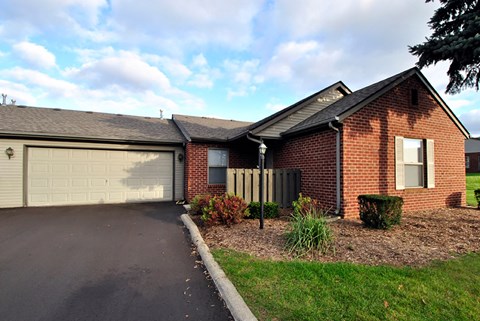 the vista apartments and townhomes attached garage