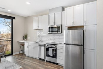 waterford bluffs apartments kitchen - Photo Gallery 6