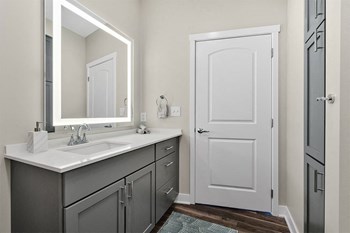 waterford bluffs apartments bathroom - Photo Gallery 11