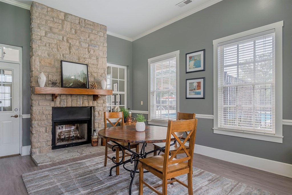 additional photo for property listing at chic digs with room to stretch out in the village 22 car