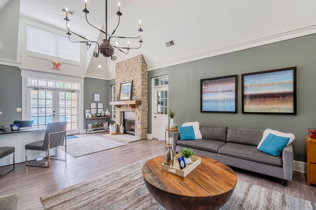 additional photo for property listing at chic digs with room to stretch out in the village 22 car