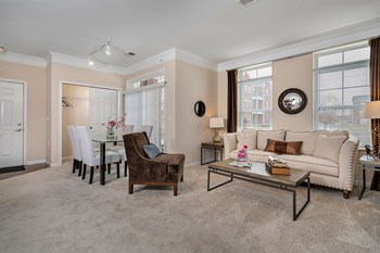 arlington park apartments living room - Photo Gallery 4