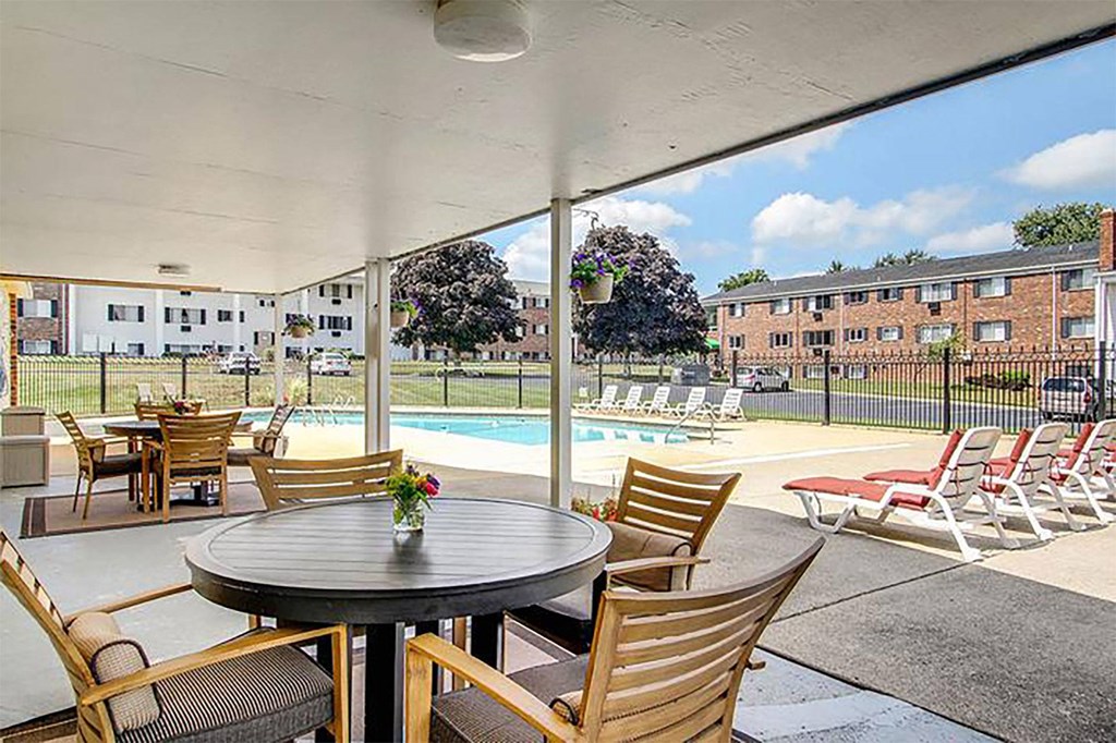 Element on Main Outdoor Lounge