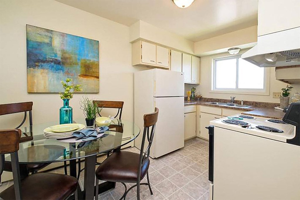 Element on Main Classic Kitchen and Dining