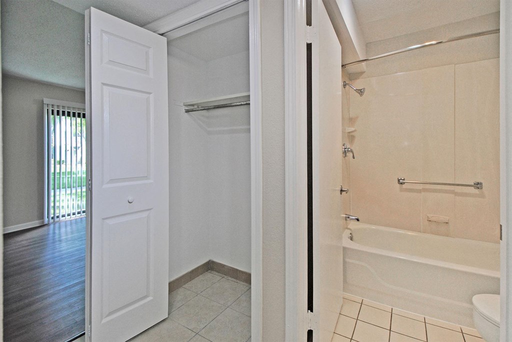 The Alcove Troy Bathroom