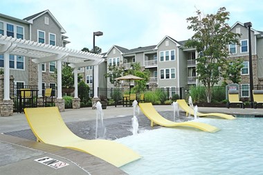 vinings at carolina bays pool