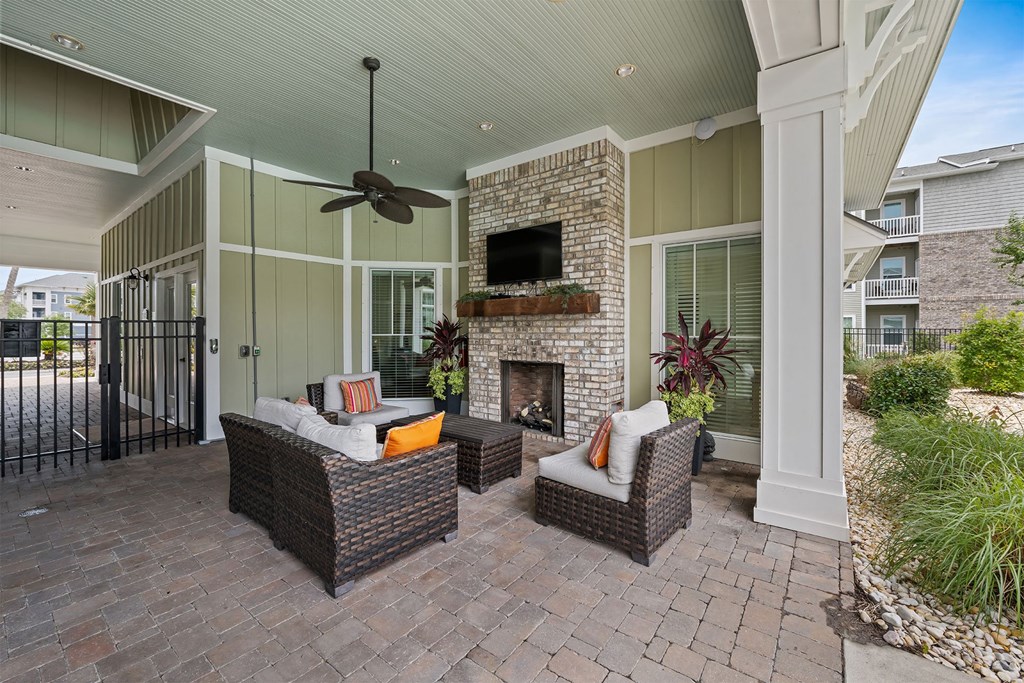 Vinings at Carolina Bays Outdoor Lounge