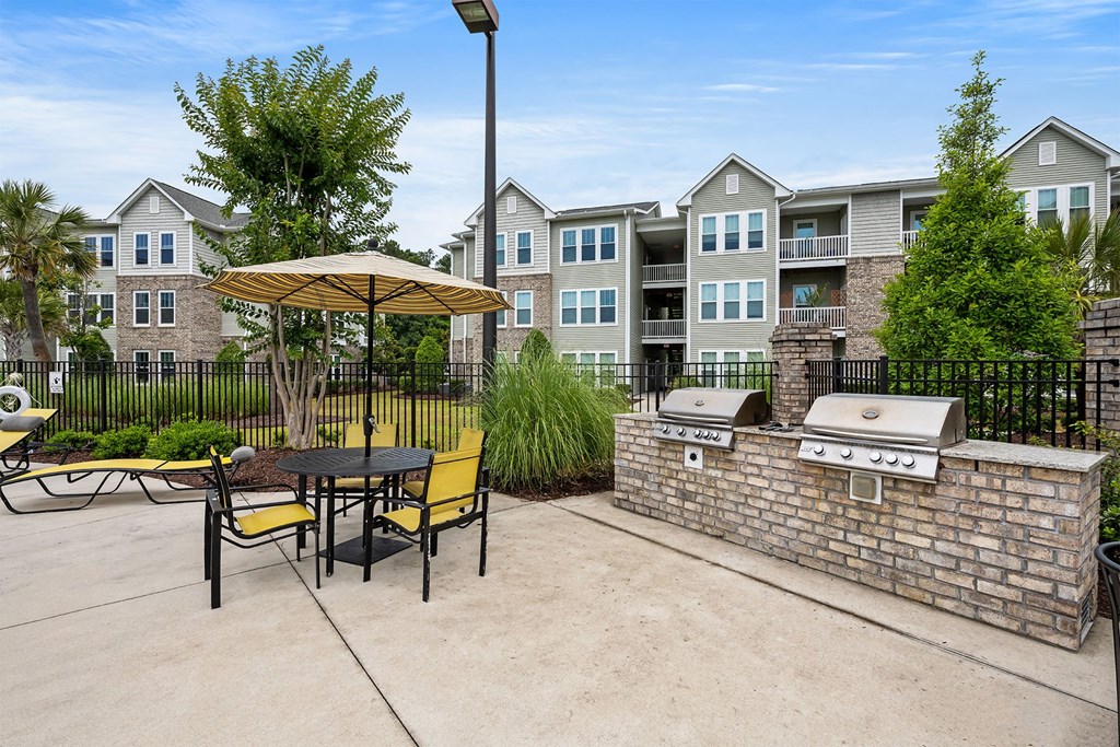 Vinings at Carolina Bays Grilling Station