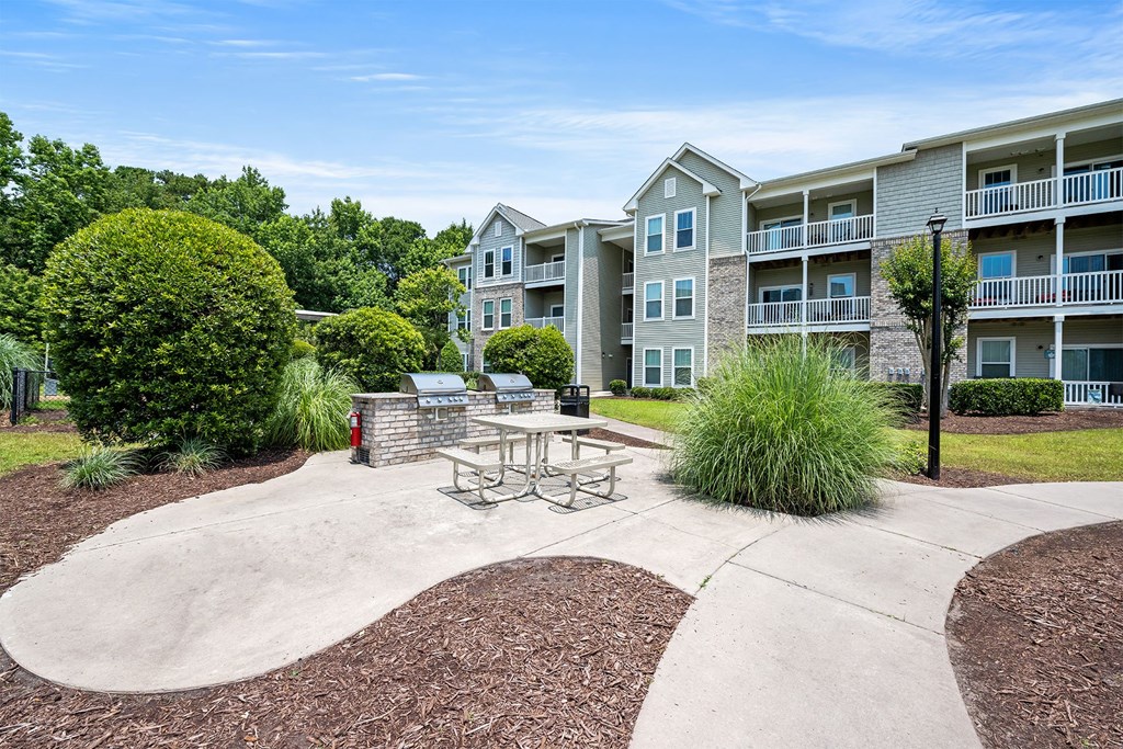 Vinings at Carolina Bays Grilling Station