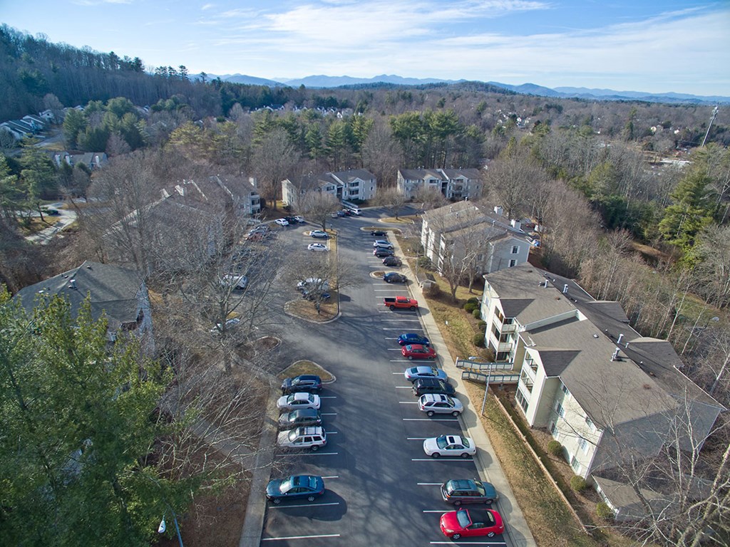 woods edge apartments parking lot