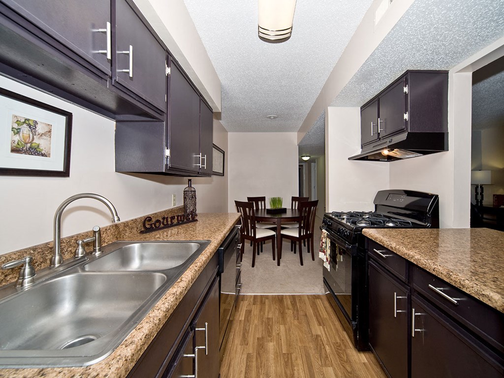 woods edge apartments kitchen
