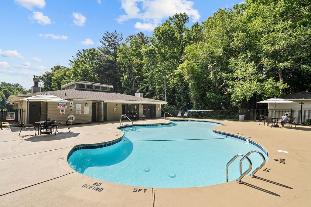 Woods_Edge_Apartments_Outdoor Pool