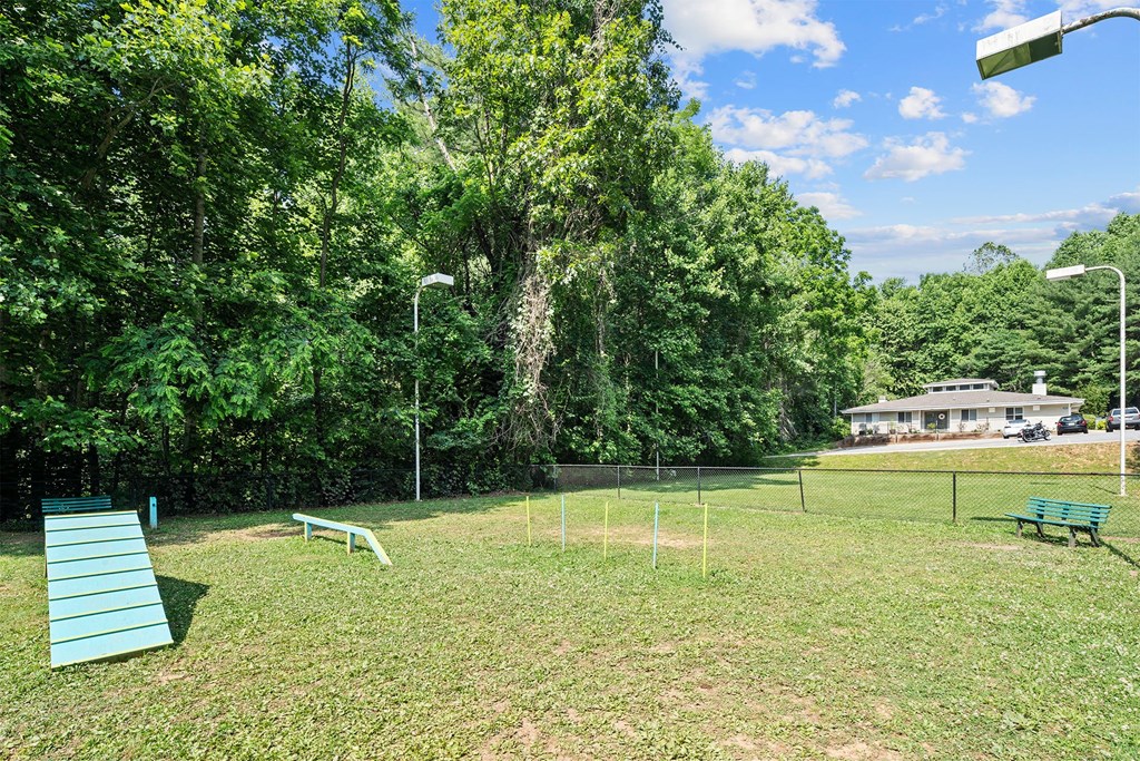 Woods_Edge_Apartments_Outdoor Dog Play Area