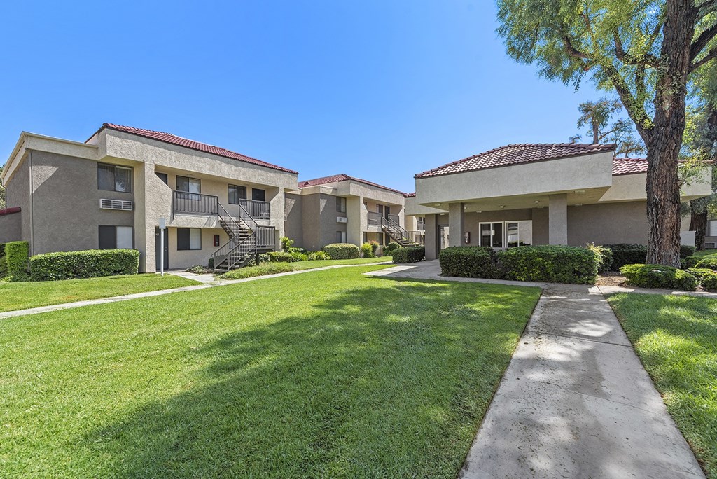 CentrePointe Grounds