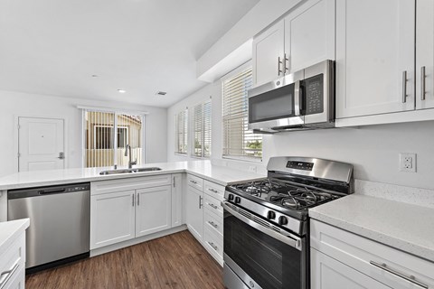 Chef-Inspired Kitchens at LEVANTE APARTMENT HOMES, Fontana, 92335