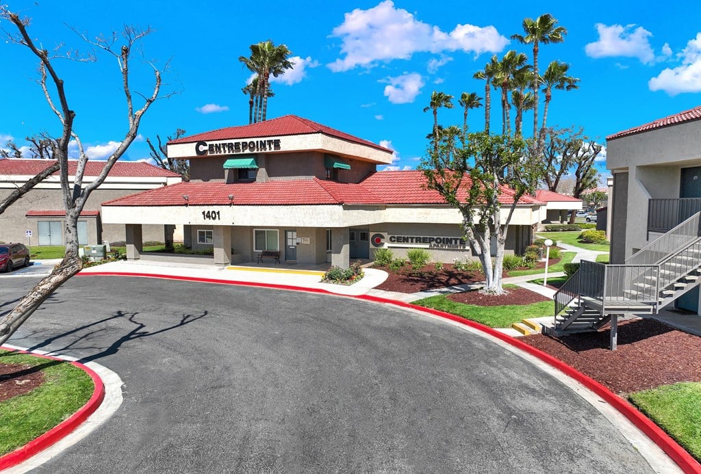 A building with the number 1401 on it.