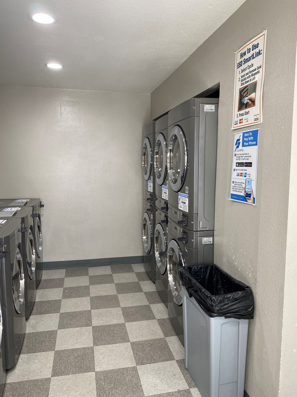 Roberta Apartment Homes Laundry Room