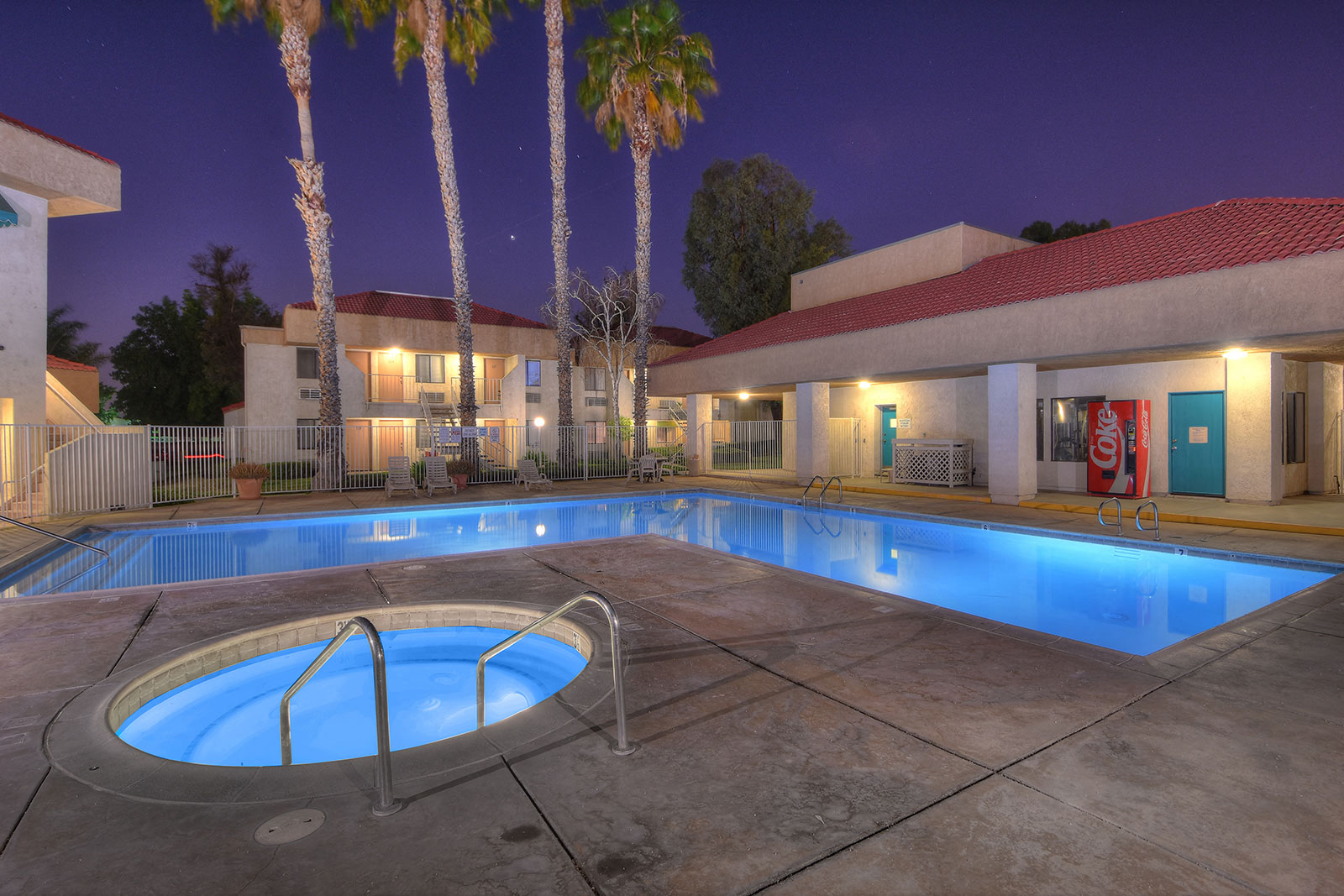 Centrepointe Apartments - Heated Pool & Spa