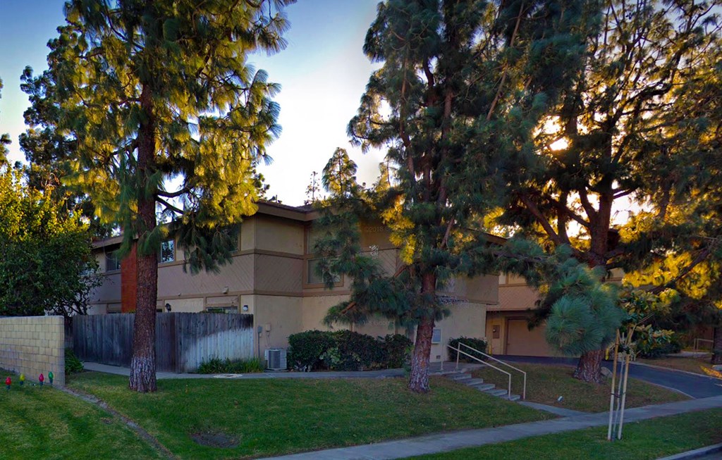 the building where the motel is located