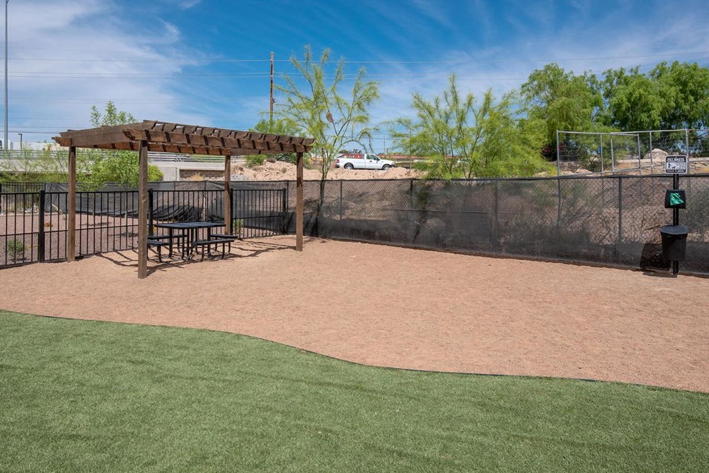 outdoor seating in the bark park