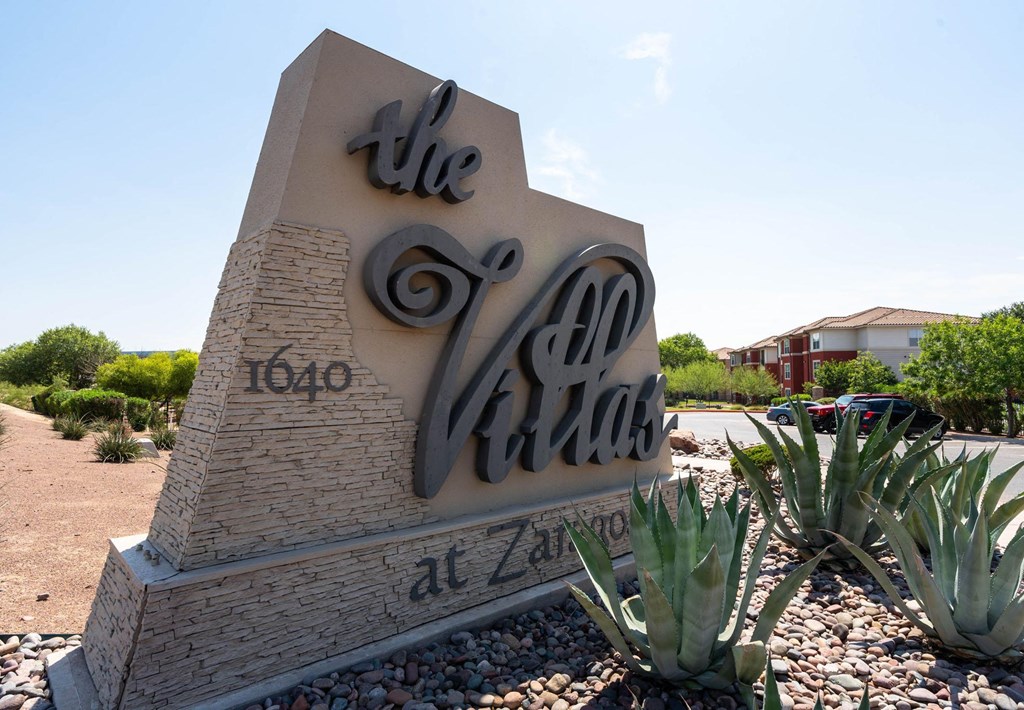 A stone sign for The San Vista at Zaragoza with a blue sky in the background.