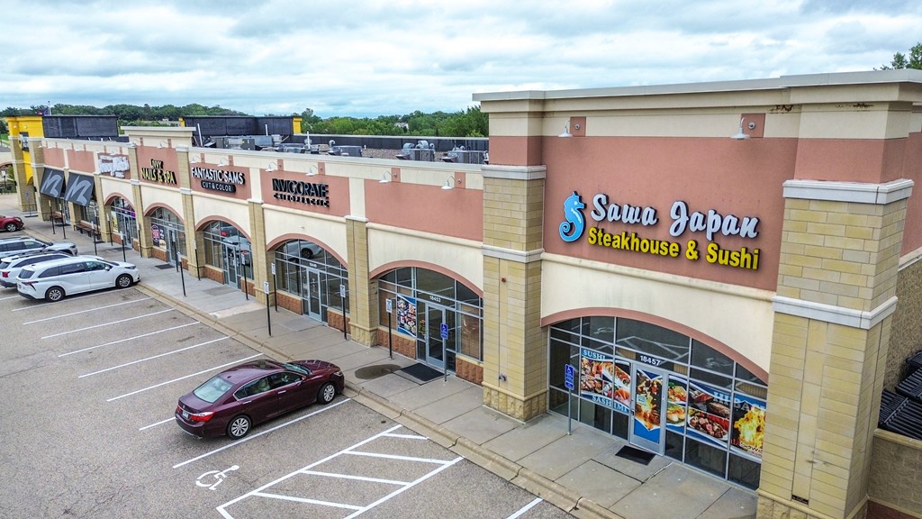 a view of the front of a seafood restaurant with a parking lot