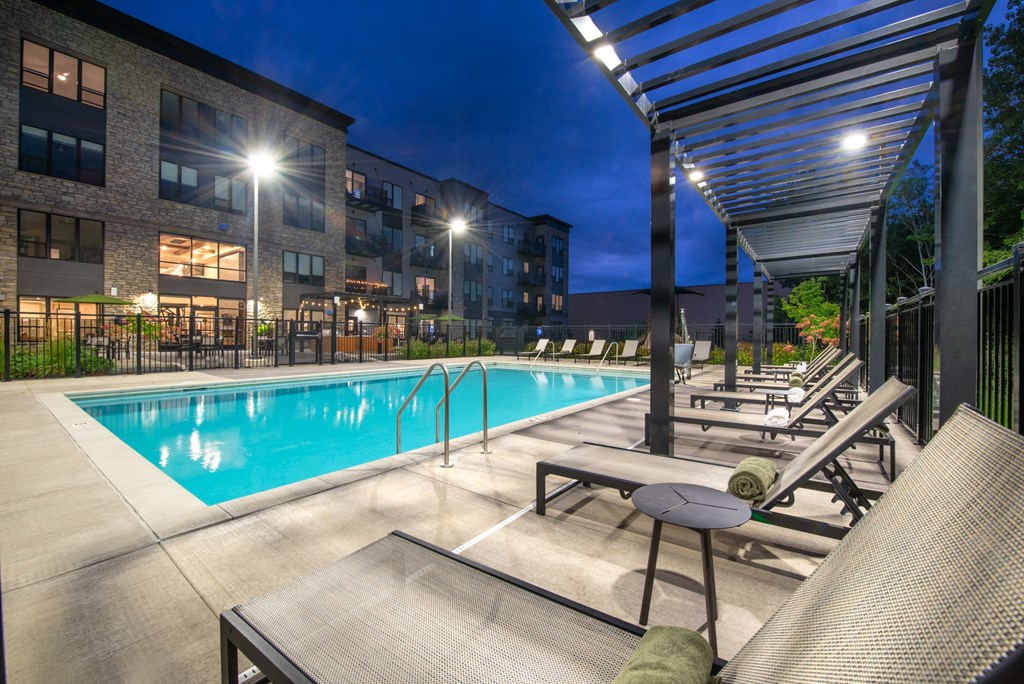 our apartments offer a swimming pool and outdoor furniture at night