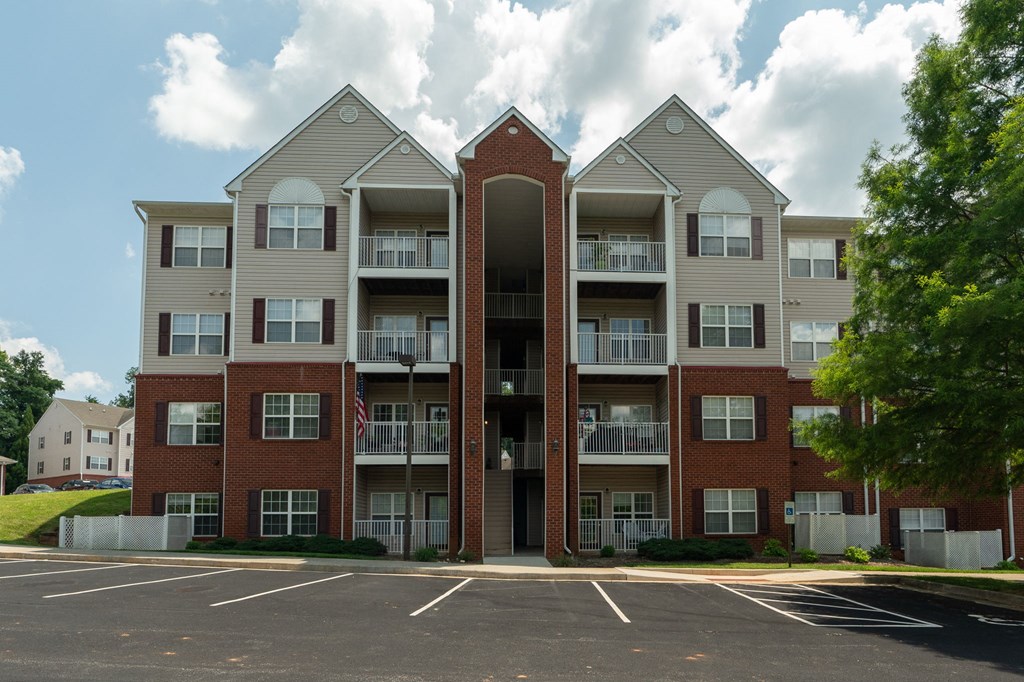 exterior view at the falls at rolland park apartments md
