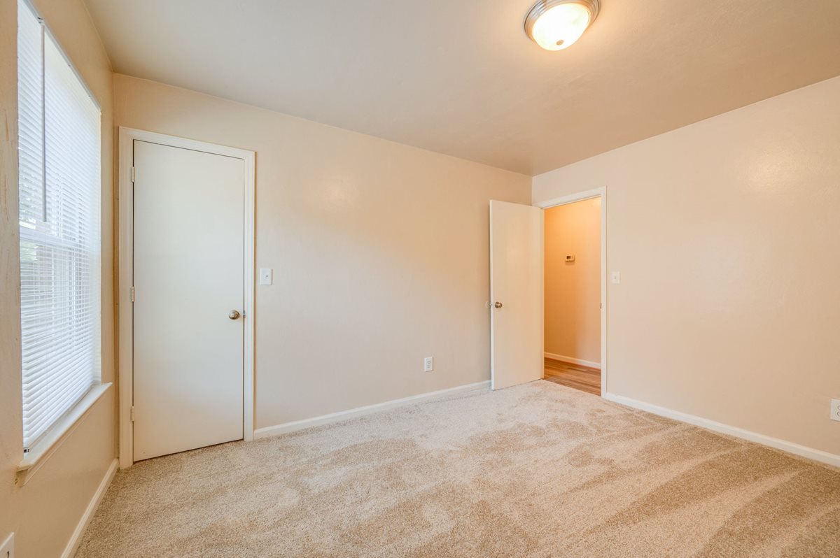 College Square Duplexes Apartments