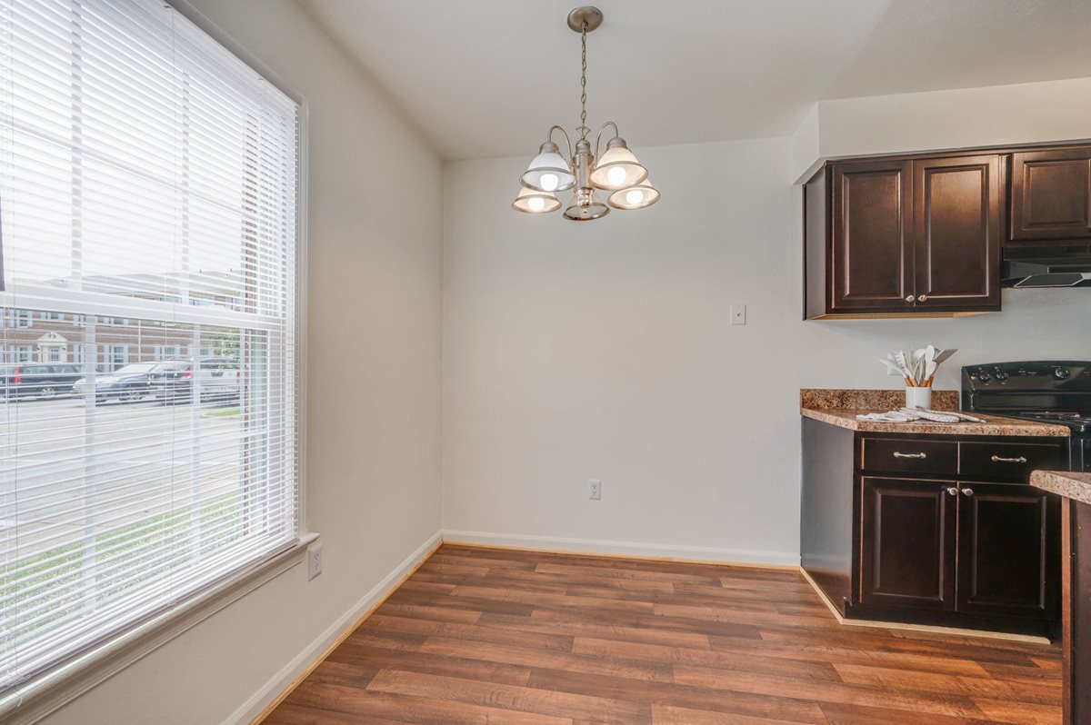 Lakewood Square Apartments