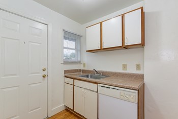 869 36th Street 1-2 Beds Apartment for Rent - Photo Gallery 10