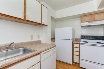 869 36th Street 1-2 Beds Apartment for Rent - Photo Gallery 9